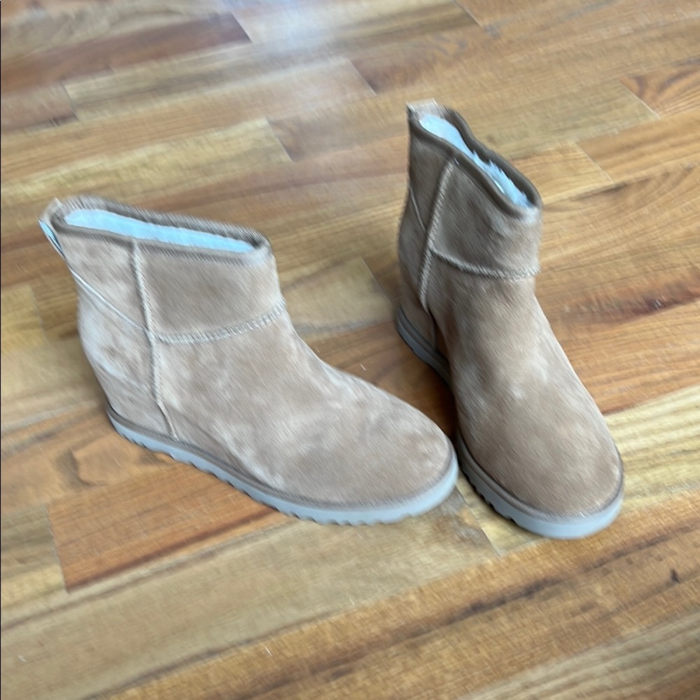 UGG wedge Women's Tan Suede Ankle Boots 9